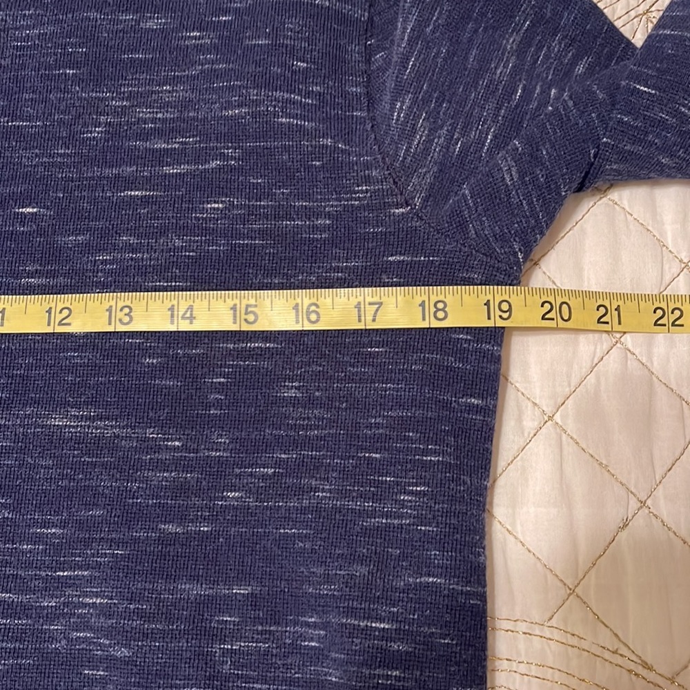 BANANA REPUBLIC Sweatshirt. Size Large (fits like a medium) - Picture 9 of 9
